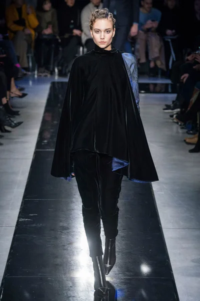 Look 12